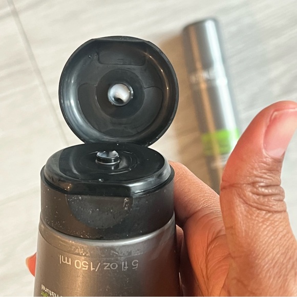 Redken for Men Shine Form Defining Wax + get groomed finishing cream bundle - Picture 3 of 5